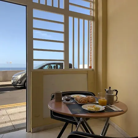 Comfort Aire Conditioner In Shared In Playa Vistas Cristianos Habitaciones, Stanza Pensión Arona (Tenerife)