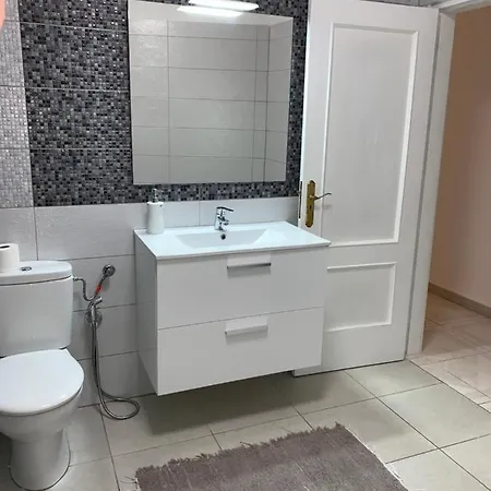 Pensión Comfort Aire Conditioner In Shared In Playa Vistas Cristianos Habitaciones, Stanza Arona (Tenerife)