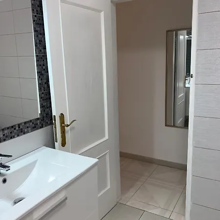 Comfort Aire Conditioner In Shared In Playa Vistas Cristianos Habitaciones, Stanza Guest house