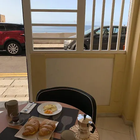 Comfort Aire Conditioner In Shared In Playa Vistas Cristianos Habitaciones, Stanza