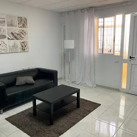 Guest house Comfort Aire Conditioner In Shared In Playa Vistas Cristianos Habitaciones, Stanza *