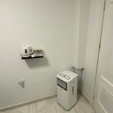 Comfort Aire Conditioner In Shared In Playa Vistas Cristianos Habitaciones, Stanza *