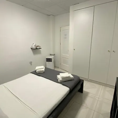 Comfort Aire Conditioner In Shared In Playa Vistas Cristianos Habitaciones, Stanza Guest house Arona (Tenerife)
