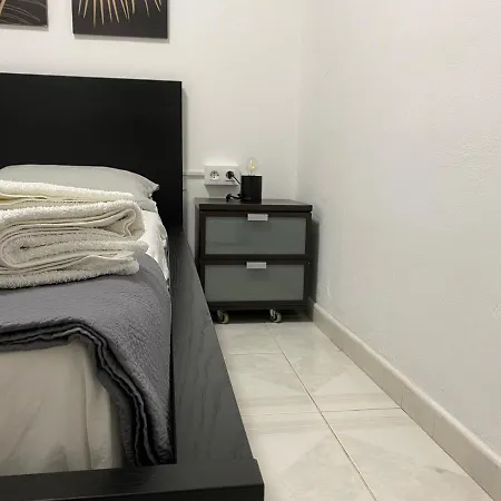 Comfort Aire Conditioner In Shared In Playa Vistas Cristianos Habitaciones, Stanza *