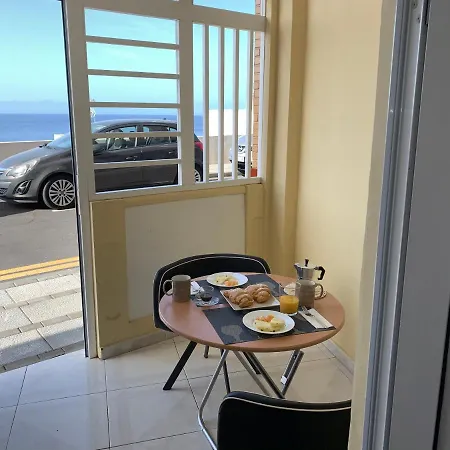 Comfort Aire Conditioner In Shared In Playa Vistas Cristianos Habitaciones, Stanza * Arona (Tenerife)