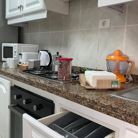 Guest house Comfort Aire Conditioner In Shared In Playa Vistas Cristianos Habitaciones, Stanza Arona (Tenerife)