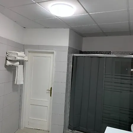 Pensión Comfort Aire Conditioner In Shared In Playa Vistas Cristianos Habitaciones, Stanza