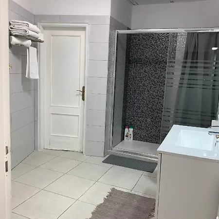 Guest house Comfort Aire Conditioner In Shared In Playa Vistas Cristianos Habitaciones, Stanza *