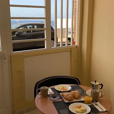 Guest house Comfort Aire Conditioner In Shared In Playa Vistas Cristianos Habitaciones, Stanza Arona (Tenerife)