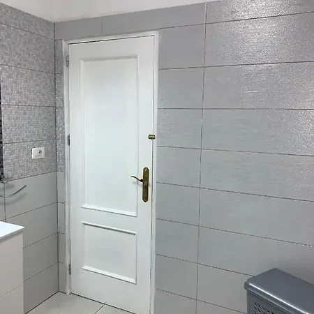 Pensión Comfort Aire Conditioner In Shared In Playa Vistas Cristianos Habitaciones, Stanza