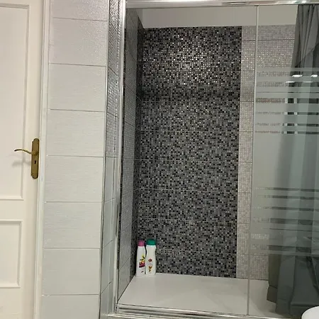 Comfort Aire Conditioner In Shared In Playa Vistas Cristianos Habitaciones, Stanza *