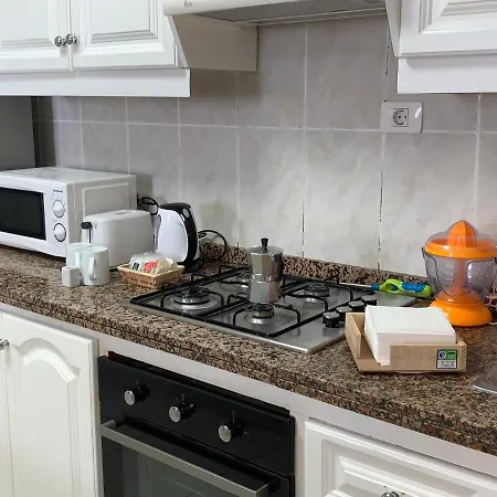 Gasthof Comfort Aire Conditioner In Shared In Playa Vistas Cristianos Habitaciones, Stanza Arona (Tenerife)