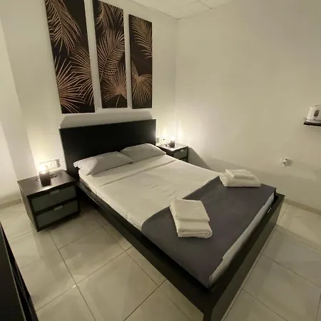 Gasthof Comfort Aire Conditioner In Shared In Playa Vistas Cristianos Habitaciones, Stanza Arona (Tenerife)