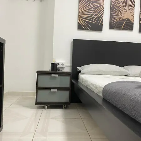 Comfort Aire Conditioner In Shared In Playa Vistas Cristianos Habitaciones, Stanza Arona (Tenerife)