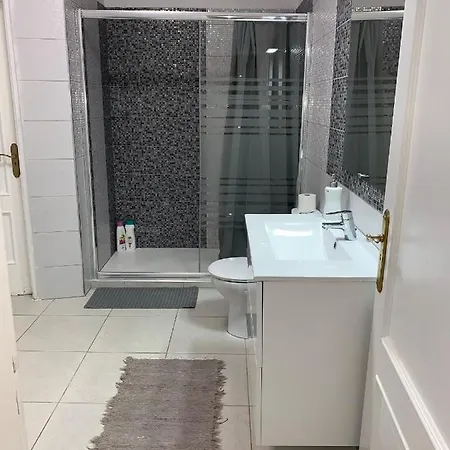 Comfort Aire Conditioner In Shared In Playa Vistas Cristianos Habitaciones, Stanza Gasthof Arona (Tenerife)