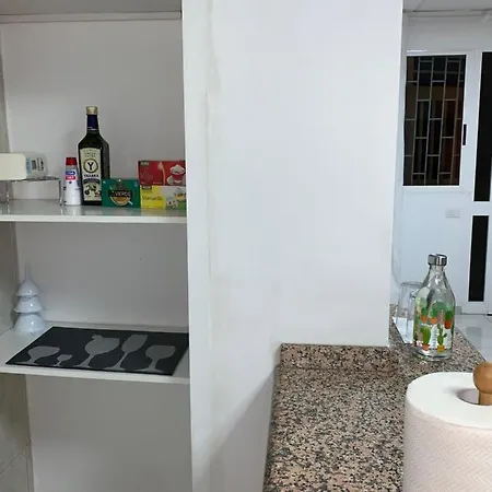 Gasthof Comfort Aire Conditioner In Shared In Playa Vistas Cristianos Habitaciones, Stanza *